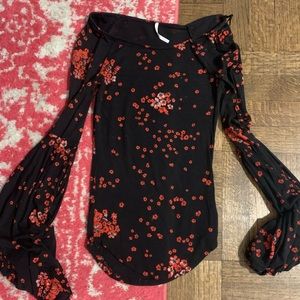 FREE PEOPLE slim fit black floral top